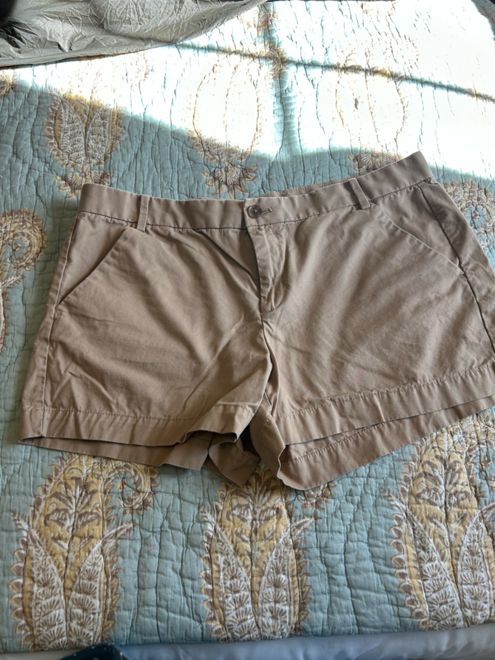 GAP Khakis Sunkissed Shorts in Tan